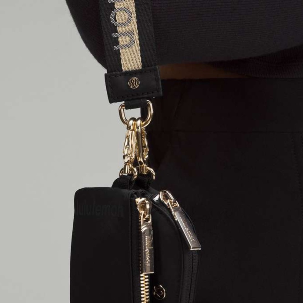 Lululemon Dual Pouch Wristlet
Black / Gold / White Opal - Picture 2 of 4